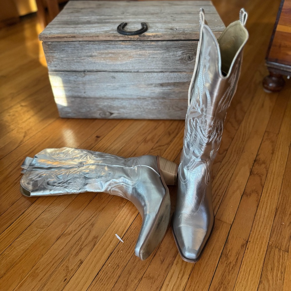 Silver Boots - Picture 6 of 8